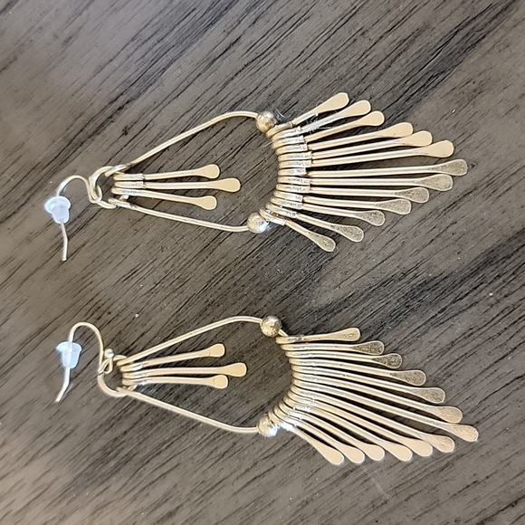 NWOT Plunder Earrings - Picture 2 of 3